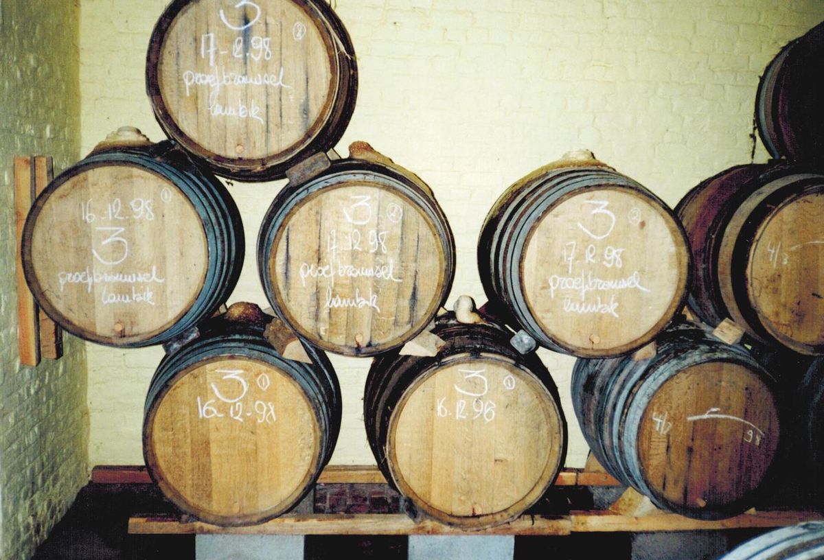The first barrels with 3 Fonteinen brewed lambic.