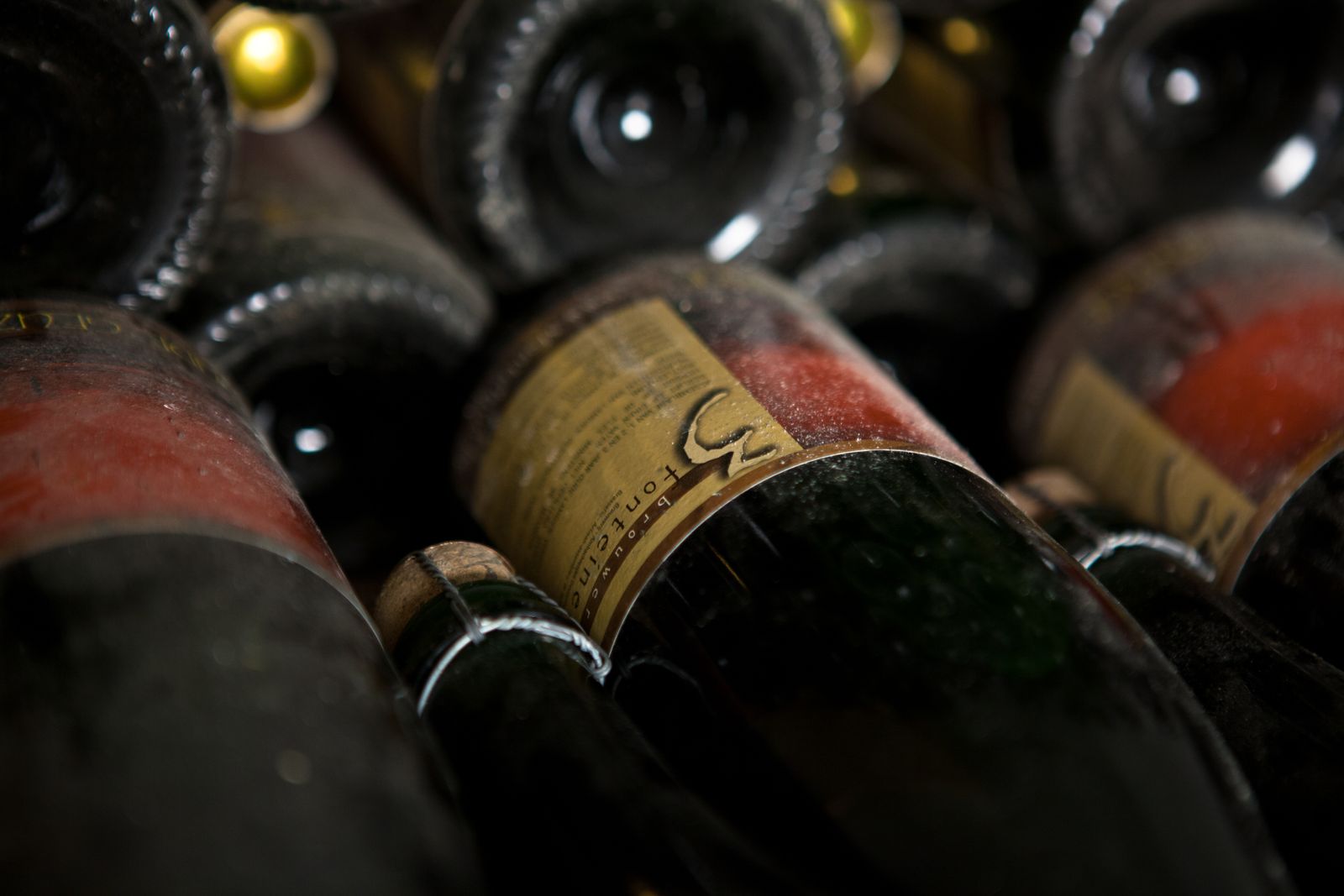 Bottles of Oude Geuze Vintage, ageing in our cellars.